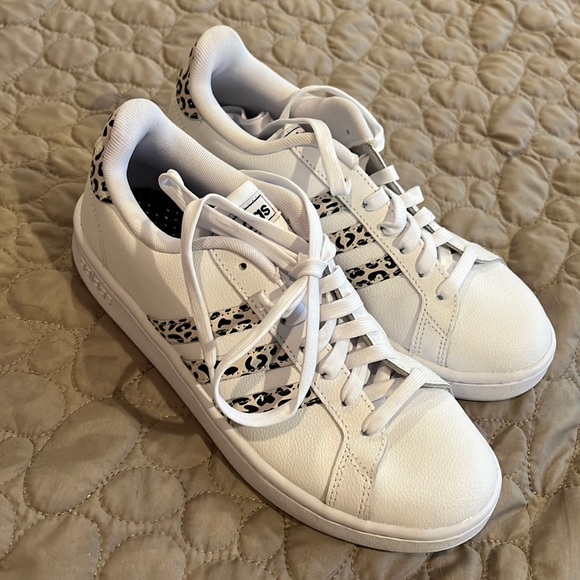 ADIDAS cheetah sneakers - Picture 1 of 5